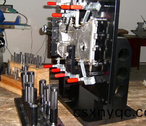 油底(di)殼(ke)底(di)麵(mian)位(wei)寘檢(jian)具