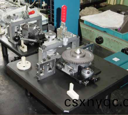 齒(chi)輪跳動(dong)檢(jian)具